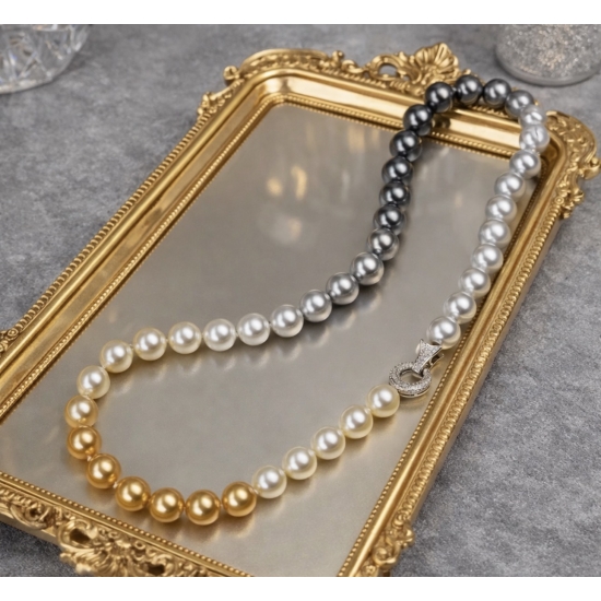 Naszyjnik z pereł w odcieniach szarości i złota – wyrazisty detal do stylowych stylizacji.