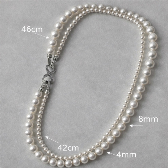 Jeden naszyjnik. Wiele stylizacji – perłowy detal, który zmienia charakter Twojego looku.