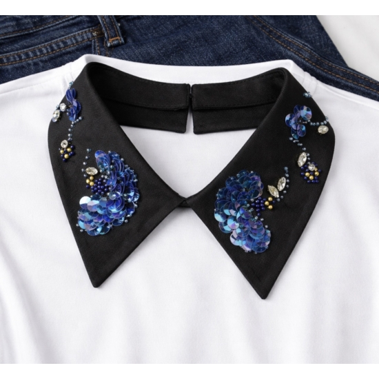 Dekoracyjny kołnierz z cekinowymi kwiatami – czarno-granatowy akcent glamour.