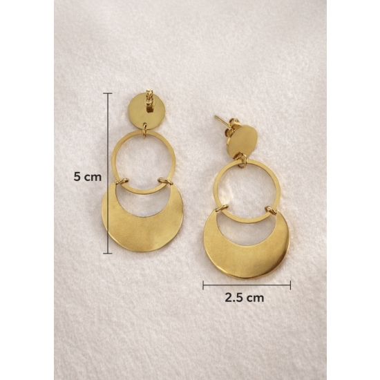 Kolczyki ze stali w kolorze złotym – geometryczna elegancja z ruchem.