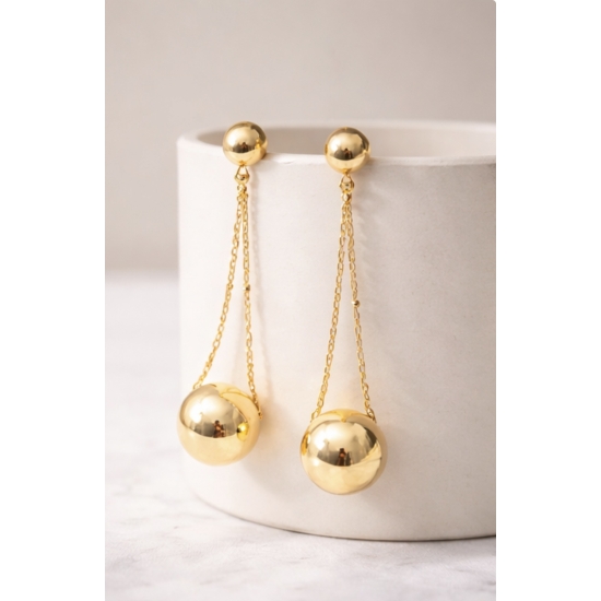 Kolczyki z kulką– elegancja w nowoczesnej, złotej odsłonie.