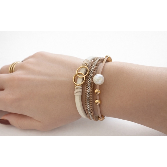 Bransoletka z białą perłą i złotymi detalami – jasna elegancja na co dzień.