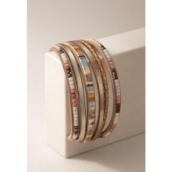 Bransoletka w odcieniach beżu, karmelu i pudrowego różu – naturalna elegancja na nadgarstku.