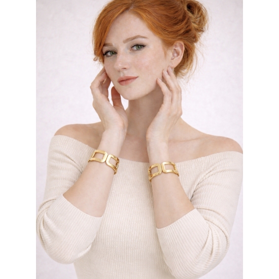 Geometryczny mankiet zaciskowy ze stali nierdzewnej w kolorze złotym – nowoczesny design i wygodny mechanizm.