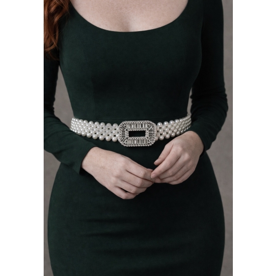 Elastyczny pasek z pereł – elegancki akcent zmieniający stylizację.