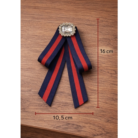 Broszka kokarda z ozdobnym kamieniem – elegancja z nutą klasyki.