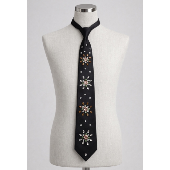 Krawat biżuteryjny z kolorowymi kryształkami – elegancja z charakterem.