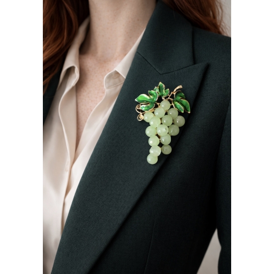 Broszka winogrona – klasyczna elegancja z naturalną inspiracją.