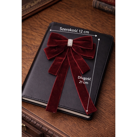 Broszka kokarda welurowa – elegancja w szlachetnej czerwieni.