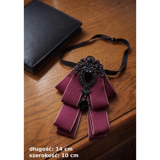 Broszka kokarda z regulowaną tasiemką – elegancja z biżuteryjnym detalem.