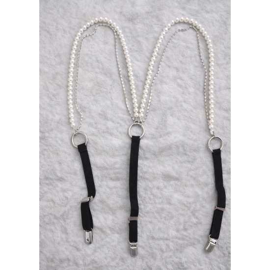 Eleganckie szelki z perłowymi zdobieniami – stylowy dodatek, który łączy klasykę z modowym charakterem.