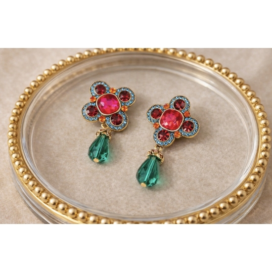 Kolczyki z kryształami – biżuteria o królewskim charakterze.