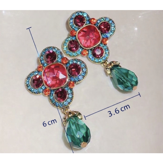 Kolczyki z kryształami – biżuteria o królewskim charakterze.