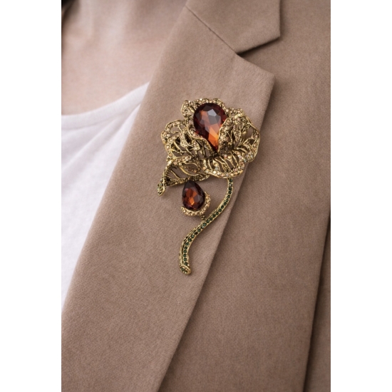 Broszka róża z kamieniami