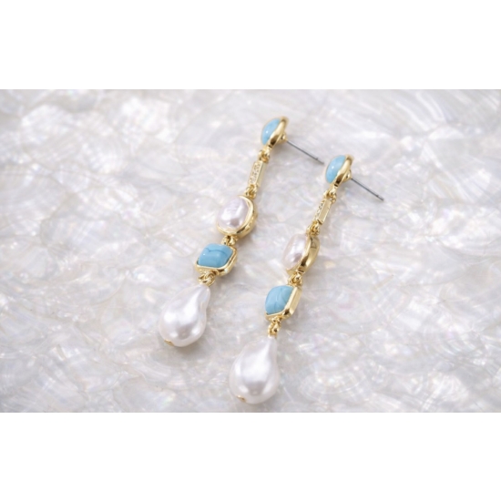 Kolczyki z perłami i turkusem – elegancka biżuteria vintage w złotym odcieniu.
