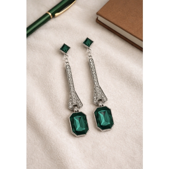 Kolczyki wieczorowe z zielonymi kryształami – styl art déco.