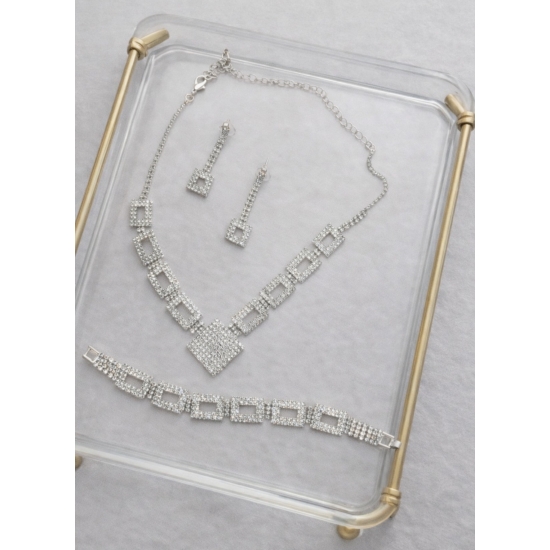 Elegancki komplet biżuterii w kolorze srebrnym z cyrkoniami – idealny na wyjątkowe okazje.