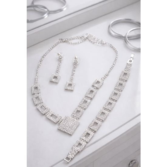 Elegancki komplet biżuterii w kolorze srebrnym z cyrkoniami – idealny na wyjątkowe okazje.