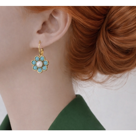 Miedziane kolczyki w kształcie kwiatu z turkusem syntetycznym – styl vintage