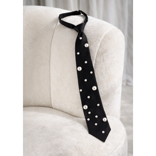Krawat czarny z perełkami – elegancki akcent z charakterem.