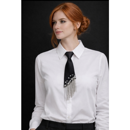 Krawat czarny z frędzlami i kryształkami – elegancja z wyrazistym akcentem.