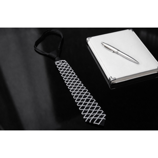 Czarny krawat z geometrycznym wzorem – nowoczesna elegancja.