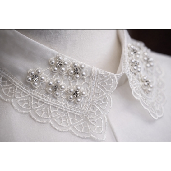 Odpinany kołnierzyk koronkowy z perełkami – ecru, zapinany na guziczek