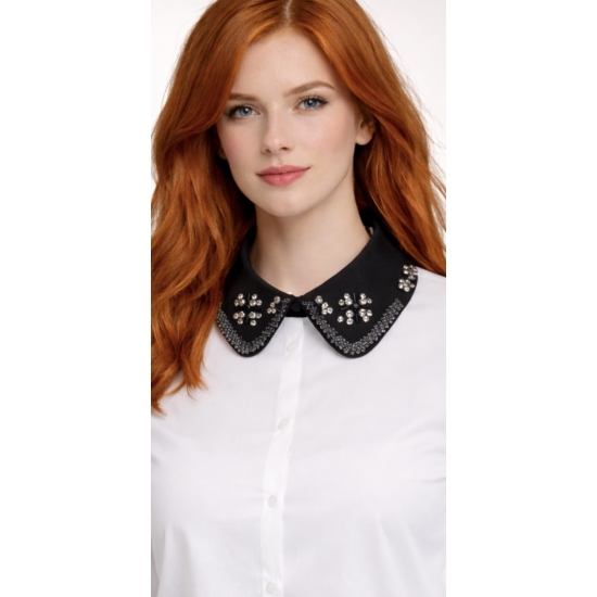 Odpinany kołnierzyk z kryształkami – czarny, zapinany na guziczek.