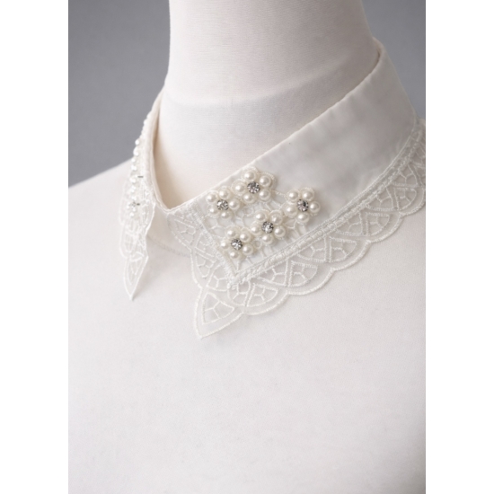 Odpinany kołnierzyk koronkowy z perełkami – ecru, zapinany na guziczek