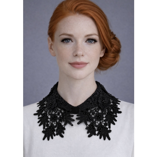 Odpinany kołnierzyk koronkowy – czarny, zapinany z tyłu na guziczek.