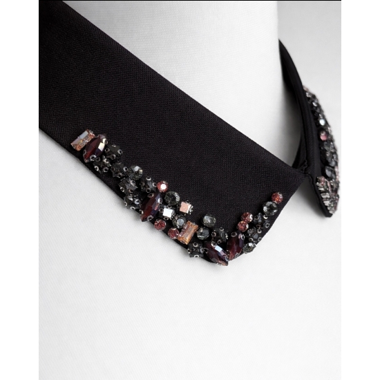 Odpinany kołnierzyk z kolorowymi kryształkami – czarny, zapinany z tyłu na guziczek.