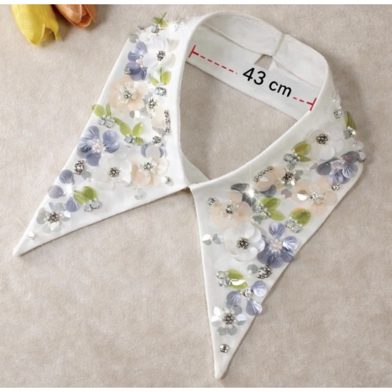 Odpinany kołnierzyk z aplikacją kwiatową – biały, zapinany z tyłu na guziczek