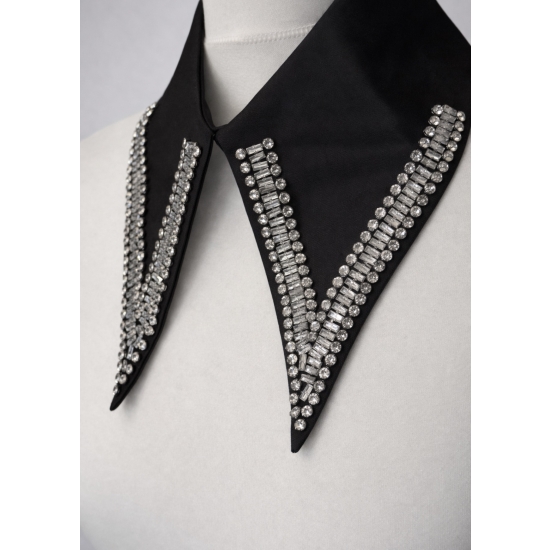 Odpinany kołnierzyk z kryształkami – czarny, zapinany z tyłu na guziczek.