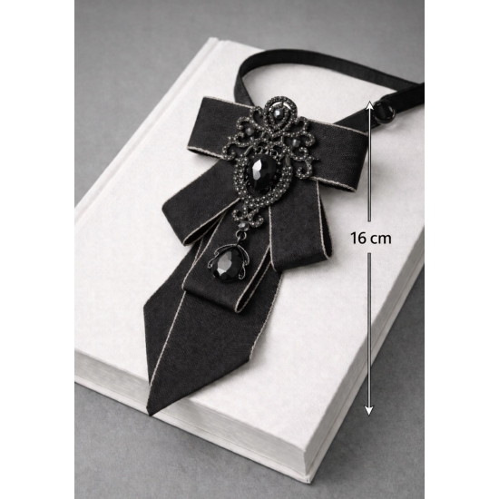 Krawatka ozdobna z broszką – czarna, regulowana tasiemka z agrafką, gothic glamour.