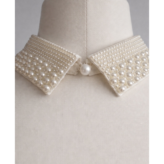 Odpinany kołnierzyk z perełkami – ecru, zapinany z tyłu na guziczek.