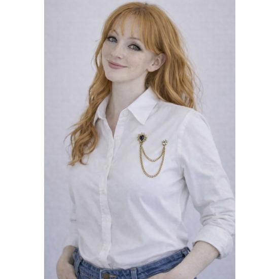 Podwójna broszka z szarym kamieniem – subtelna elegancja w złotej oprawie.