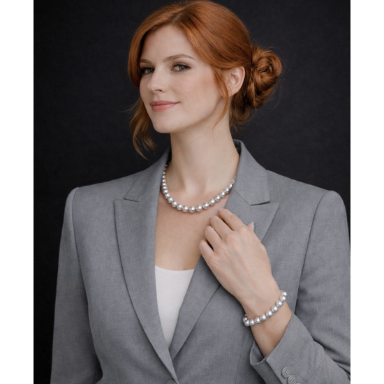 Zestaw biżuterii z jasnoszarymi perłami – naszyjnik + bransoletka.