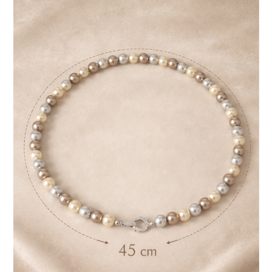 Zestaw biżuterii z perłami w odcieniach jasnej szarości i kremu – naszyjnik + kolczyki.