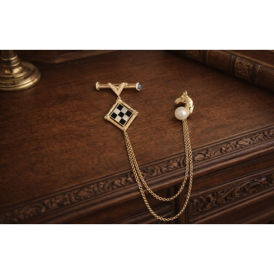 Złota broszka z perłą i geometrycznym motywem – elegancki dodatek do marynarek, koszul i swetrów.