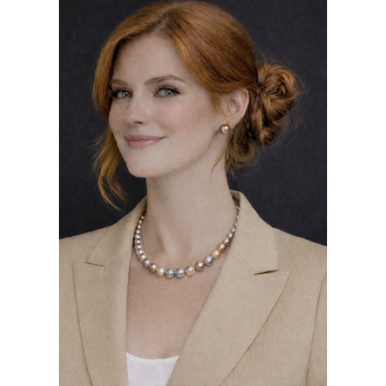 Zestaw biżuterii z perłami w odcieniach jasnej szarości i kremu – naszyjnik + kolczyki.