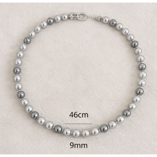 Klasyczny naszyjnik z szarych pereł – elegancki detal do nowoczesnych i wieczorowych stylizacji.