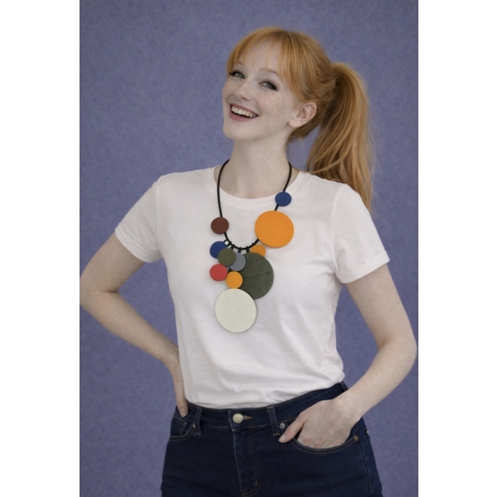 Naszyjnik geometryczny – kolor, forma i rytm stylu.