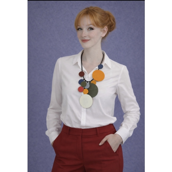 Naszyjnik geometryczny – kolor, forma i rytm stylu.