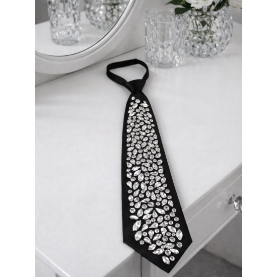 Czarny krawat z kryształkami – efektowny, elegancki dodatek.
