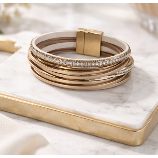Bransoletka z cyrkoniami i złotymi obręczami – elegancki blask w nowoczesnym wydaniu.
