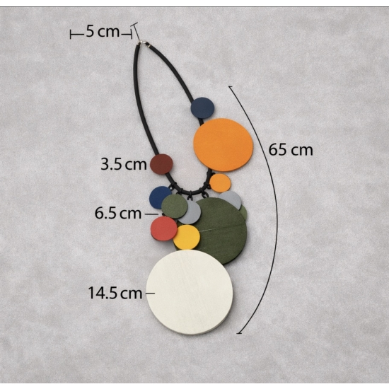 Naszyjnik geometryczny – kolor, forma i rytm stylu.