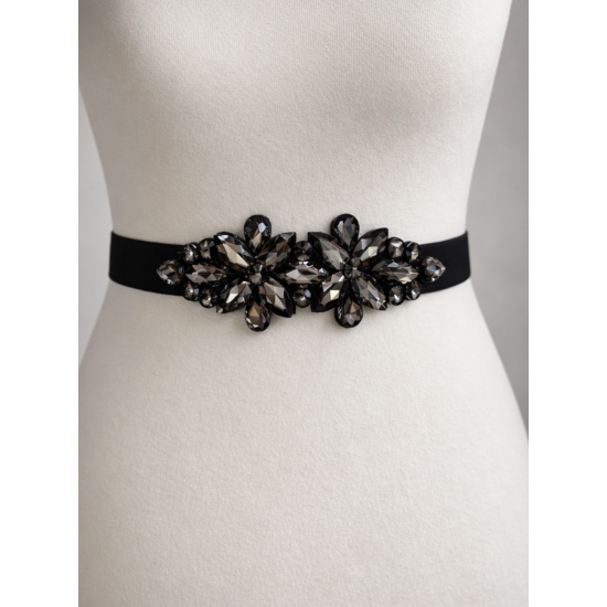 Elastyczny pasek z kryształową aplikacją – subtelna elegancja w nowoczesnym wydaniu.