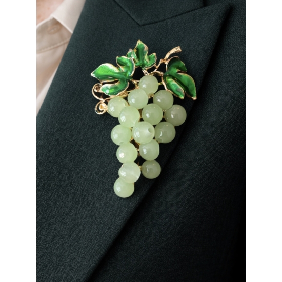 Broszka winogrona – klasyczna elegancja z naturalną inspiracją.